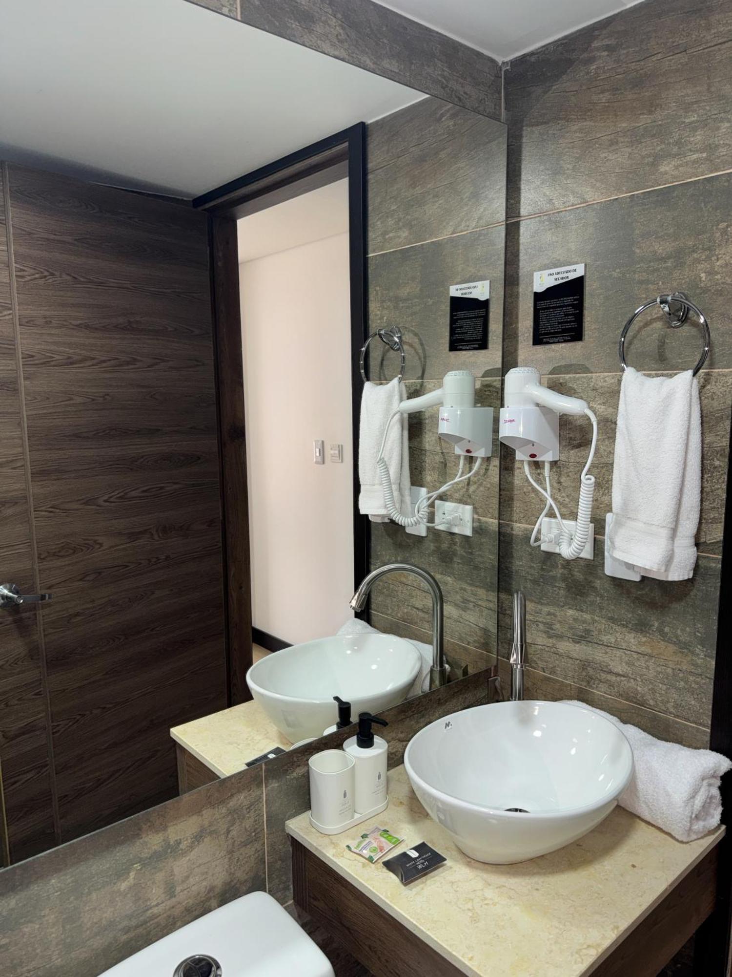 Hotel Wlh Gold ボゴタ エクステリア 写真